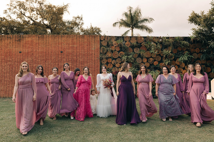 Casamento boho com madrinhas vestindo lilás na Villa Mantova