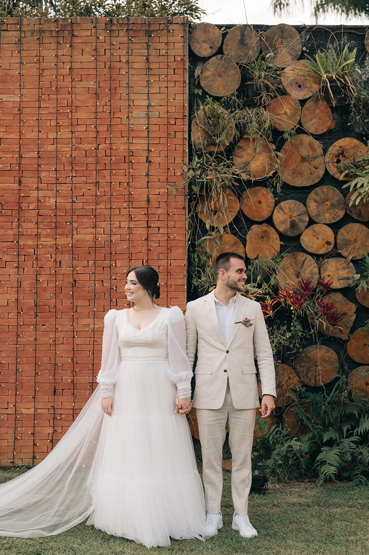 Casamento boho com madrinhas vestindo lilás na Villa Mantova
