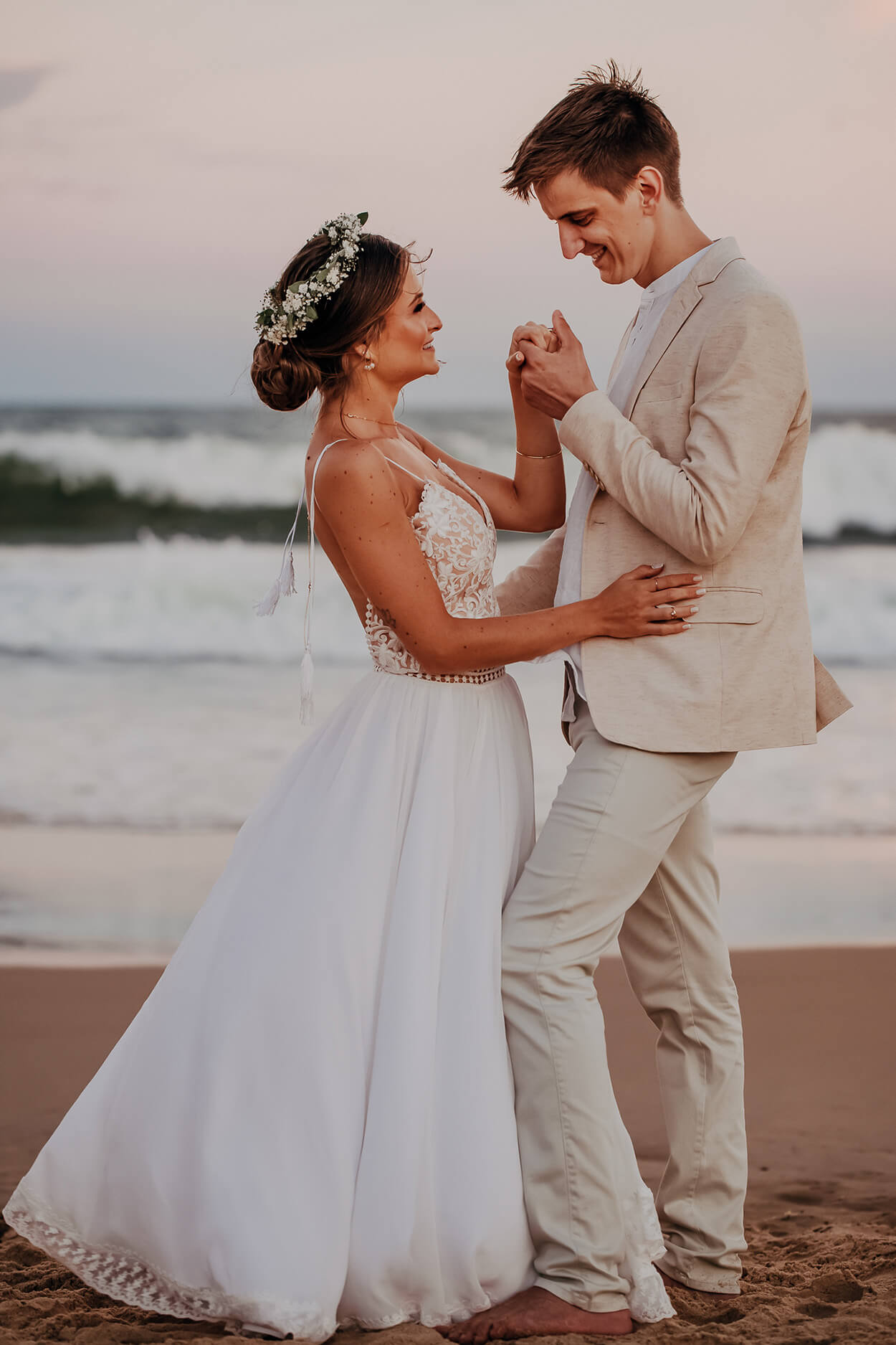 Pré wedding com yoga + casamento leve e boho na praia