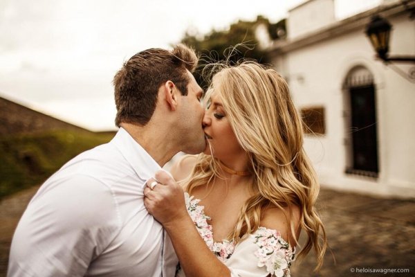 capa post: casal se beijando com registro da T&C Films