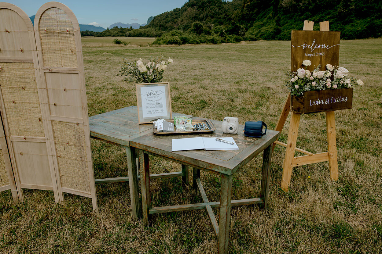 mesa simples para altar de casamento 