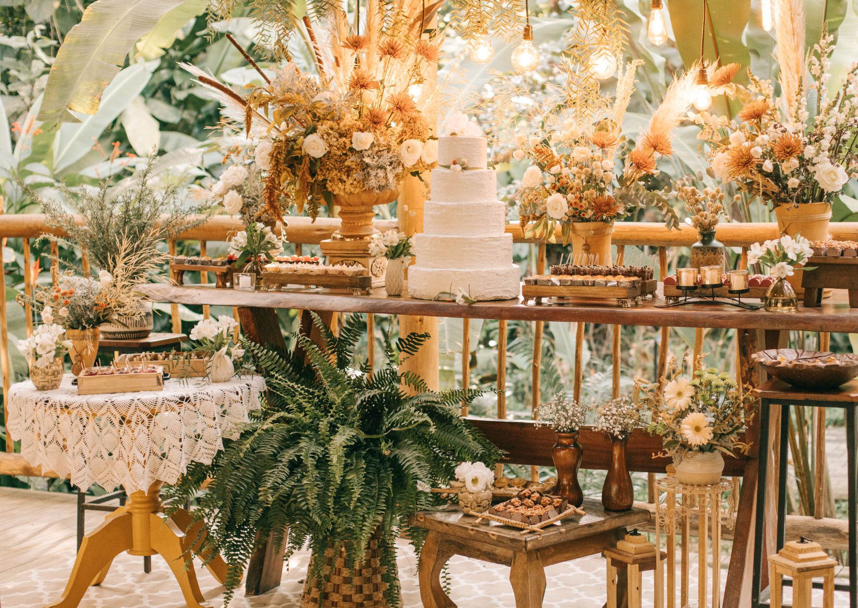 mesa do bolo e doces decoradores 5R’s Decorações