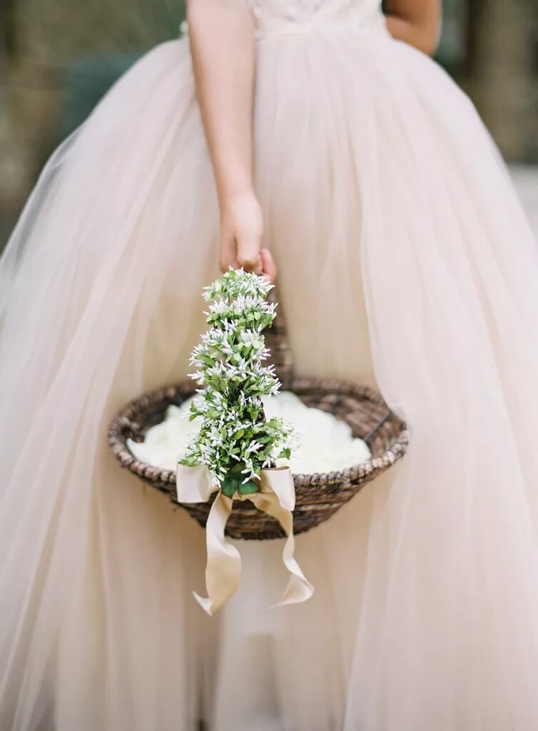 cestinha de flores rústica para florista de casamento