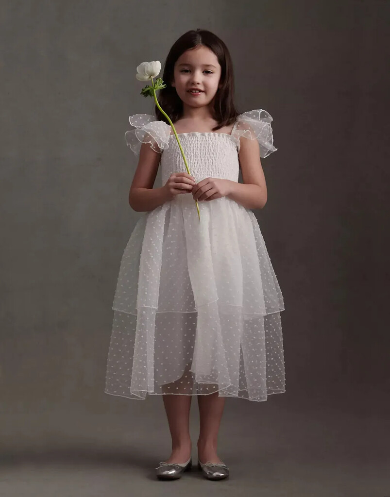 vestido delicado para florista de casamento confeccionado em tule branco