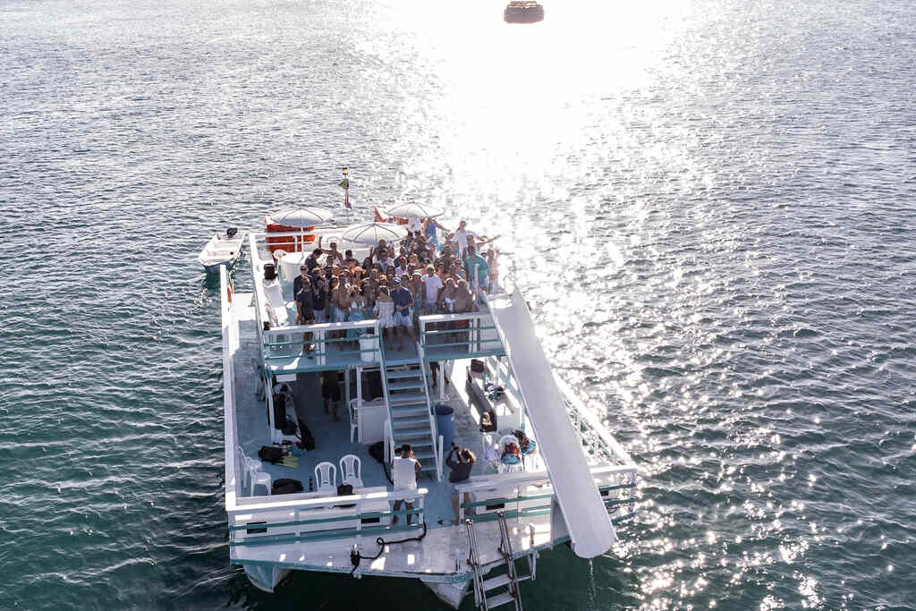 festa em barco em alto mar