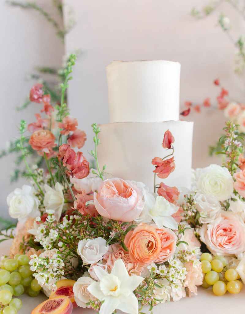  bolo-de-casamento-cor-do-ano-2024-peach-fuzz (1)