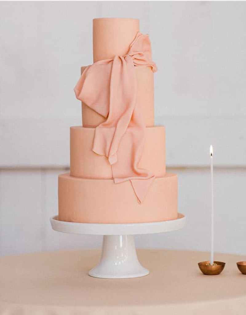 bolo de casamento na cor do ano 2024 peach fuzz