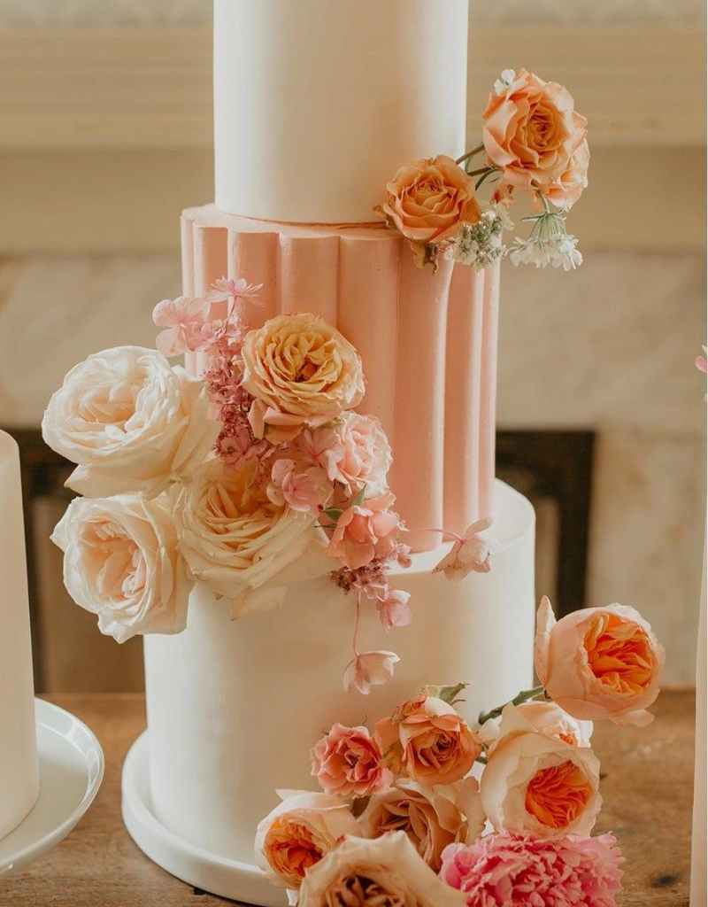  bolo-de-casamento-cor-do-ano-2024-peach-fuzz (12)