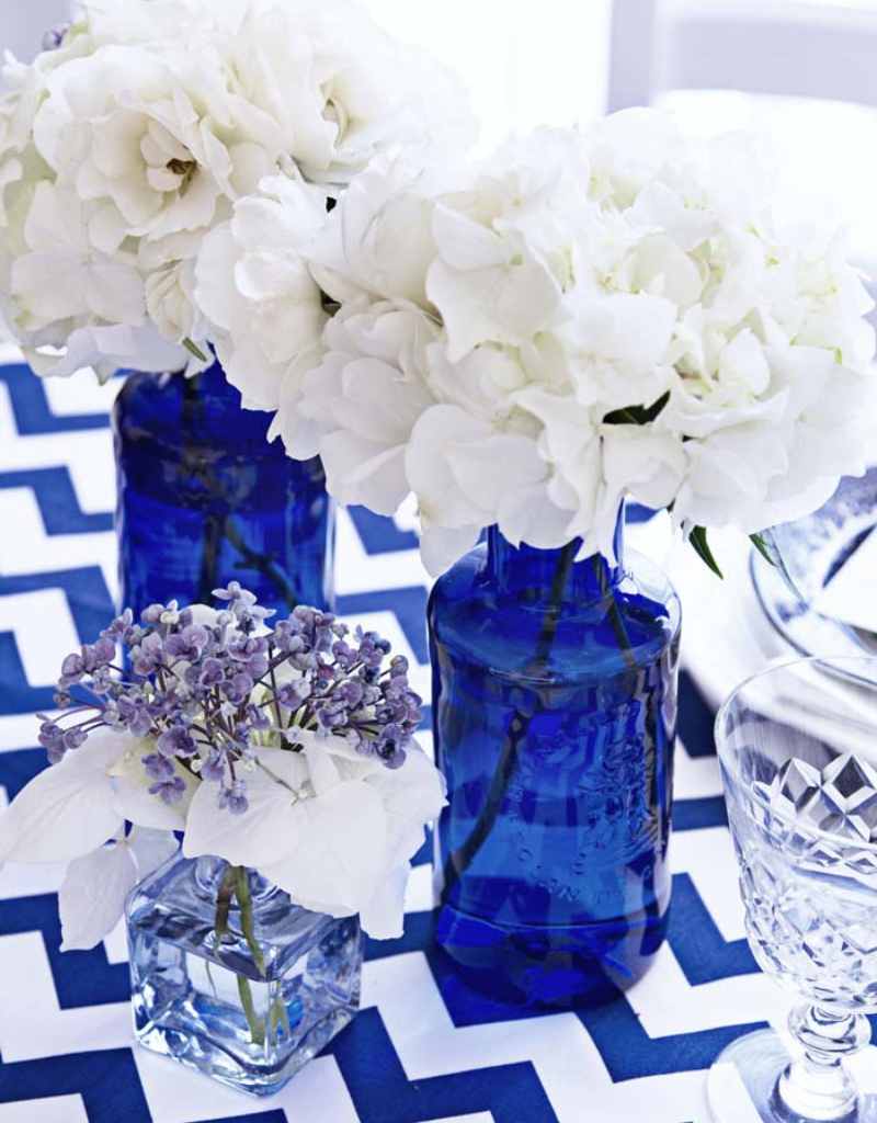 decoração para casamento com azul cobalto