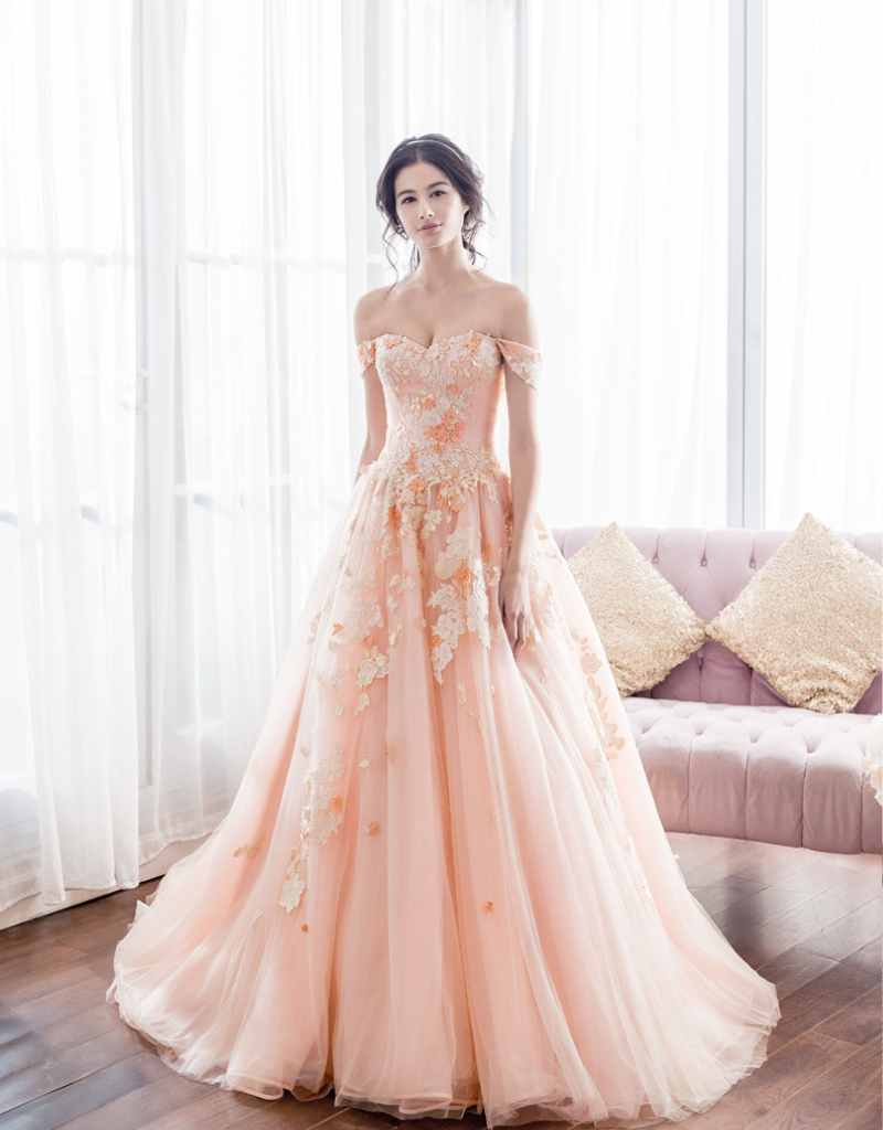 vestido de noiva na cor do ano 2024 peach fuzz