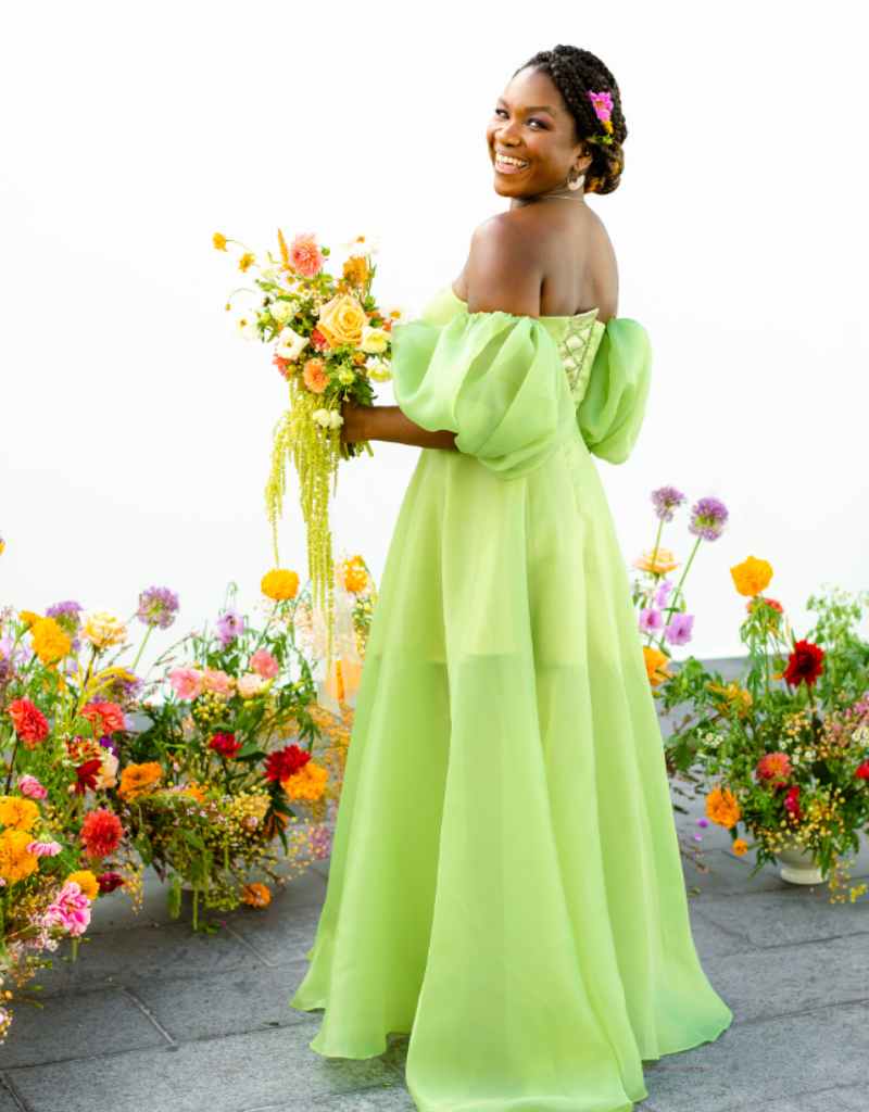 noiva com vestido verde lima