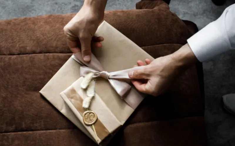 embrulho de presente de casamento