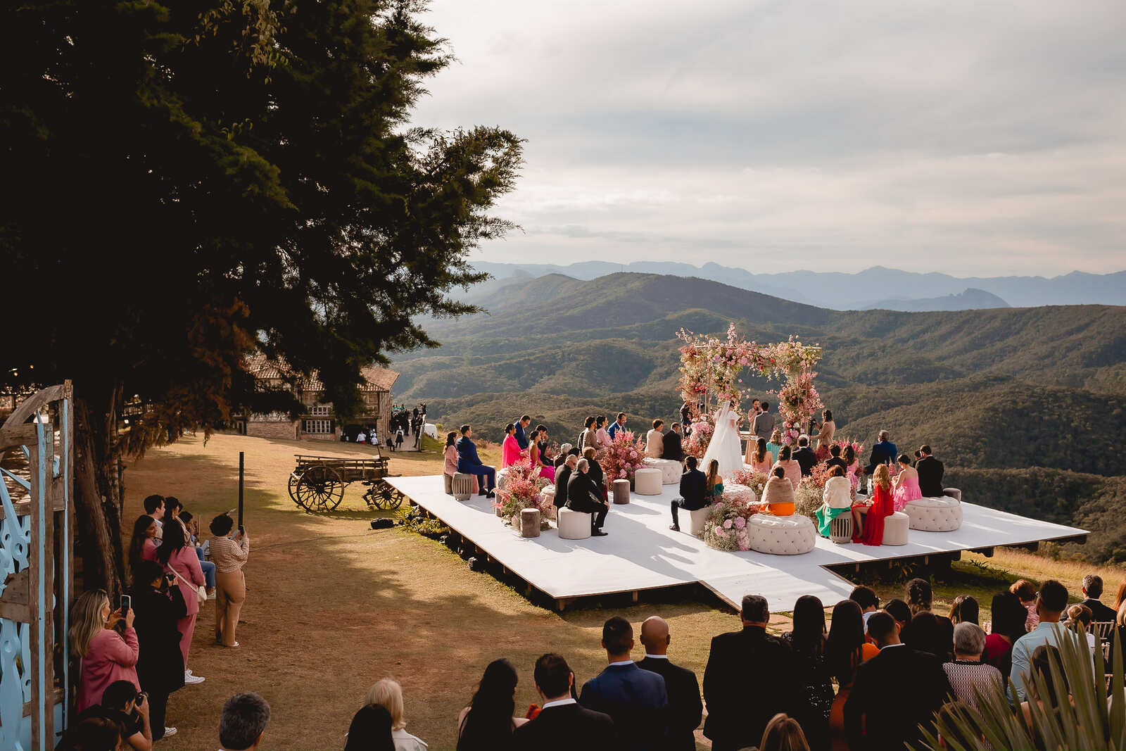 cerimonia de casamento no topo da montanha