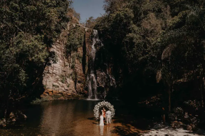 altar circular para cerim&ocirc;nia na cachoeira