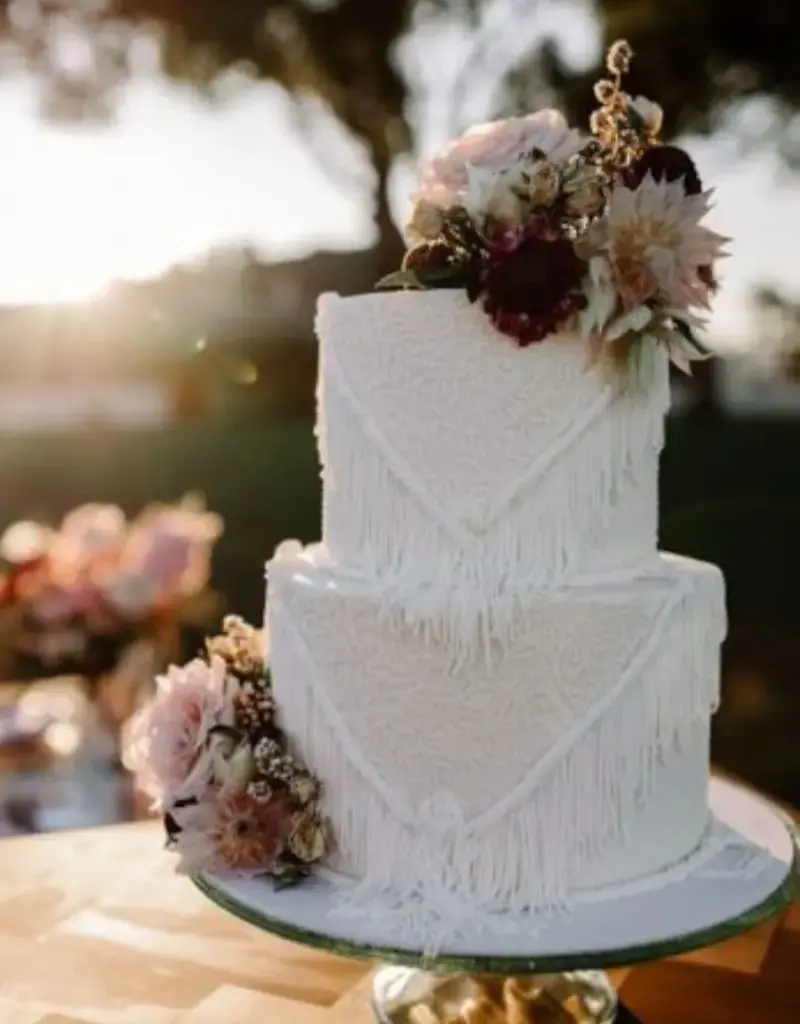  bolo de casamento boho com detalhes em macramê
