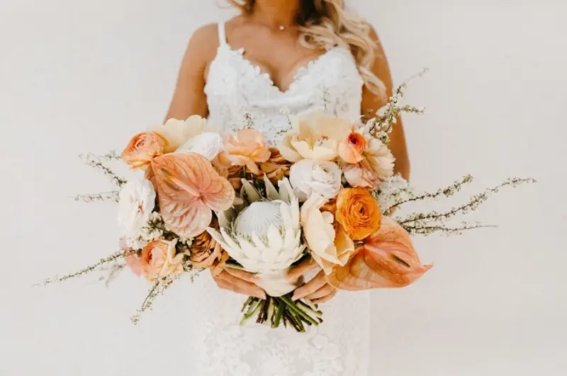 buquê com flores terracota
