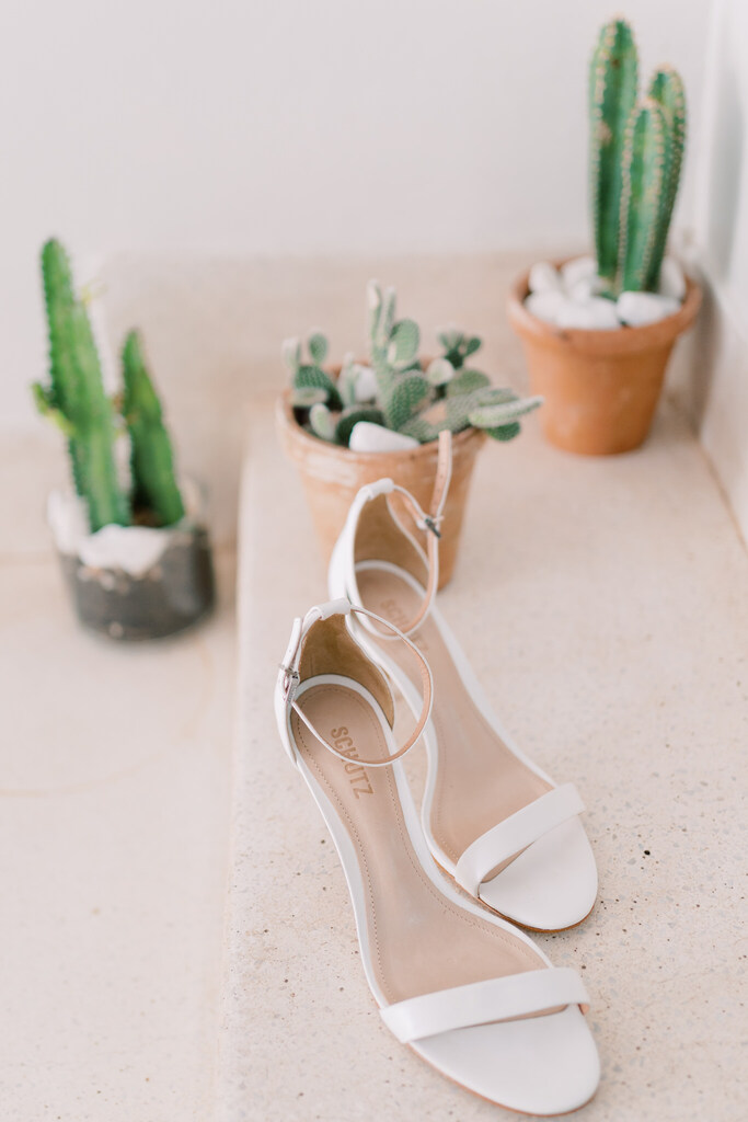 sandália brnca minimalista para noiva