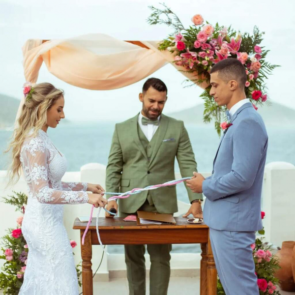 capa post: cerimonia de casamento com ritual das cordas conduzido por mangefeste celebrante
