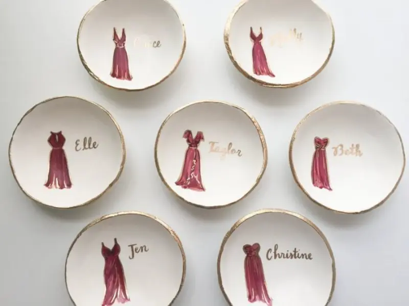 convites para madrinhas em pratos