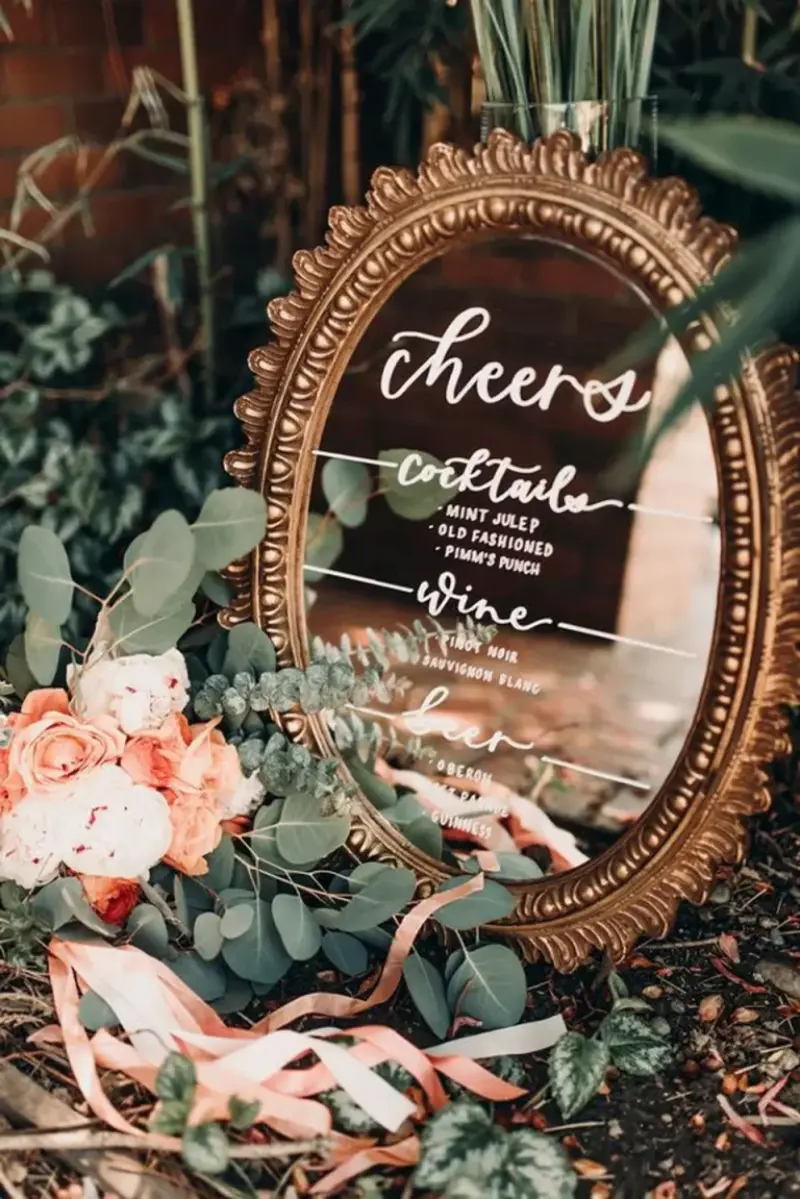 detalhe na decoração de mesa de bodas de ouro