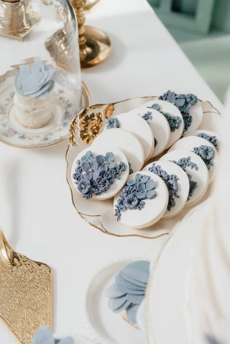 doces com detalhes azuis