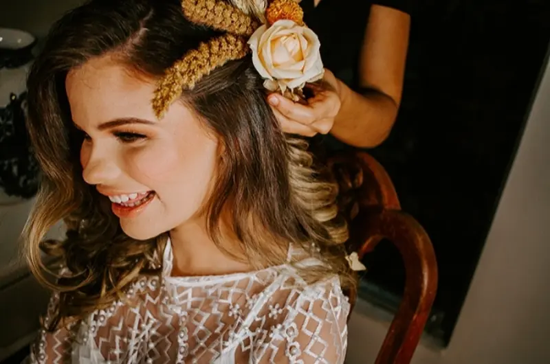 noiva com acessório terracota hippie chic