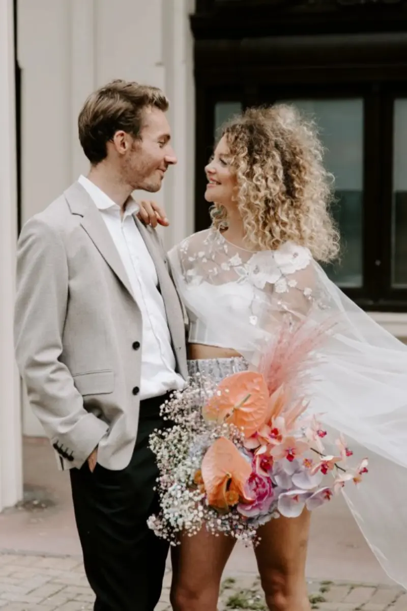 noivo de camisa e blazer para casamento civil