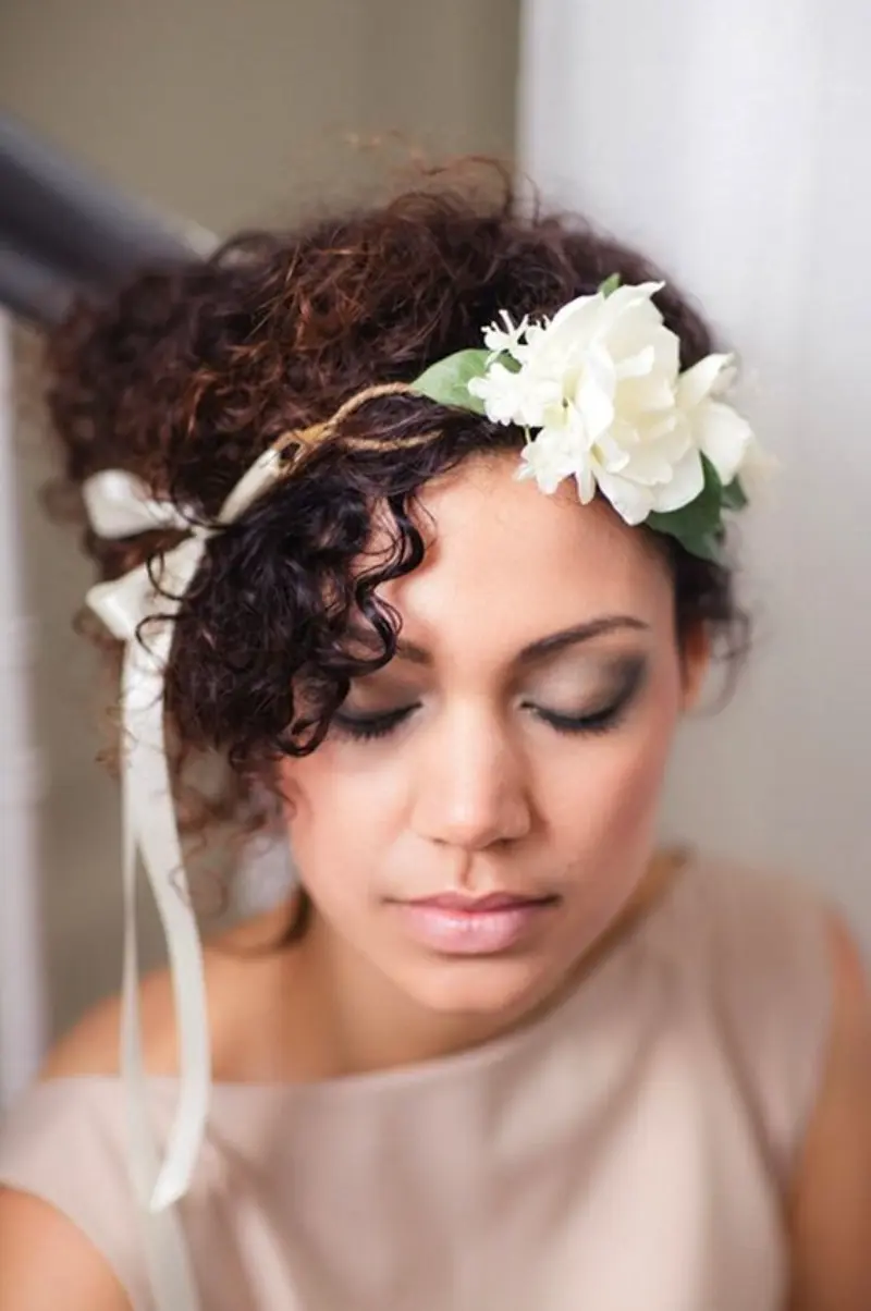 penteado para casamento em cabelo curto com acess&oacute;rio