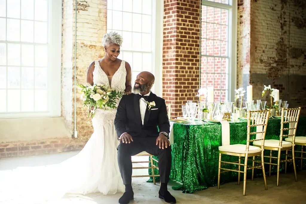 casal nas bodas de porcelana