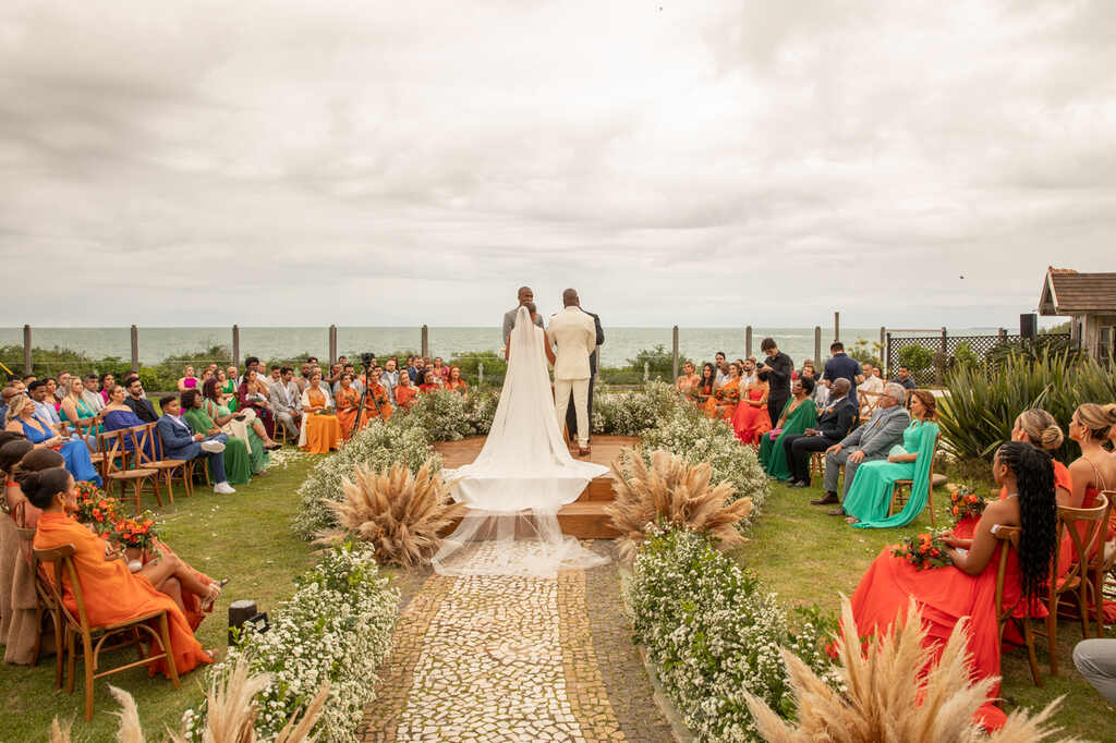 Aline Becker e Rafael Zulu se casam com vista do mar no Estaleiro Guesthouse