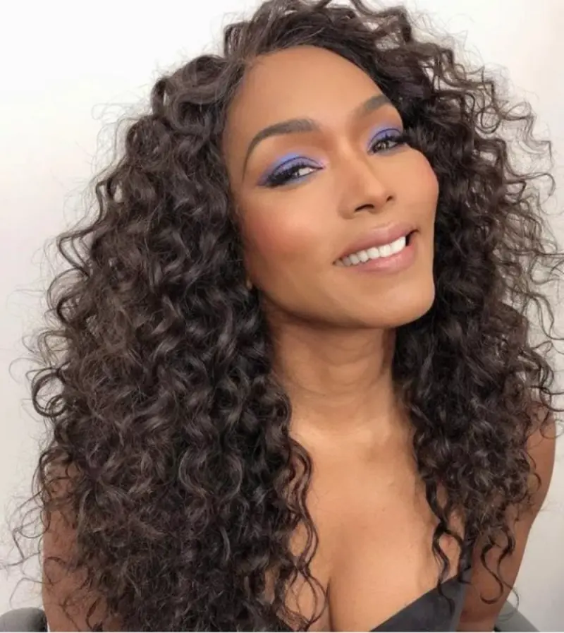  abelo cacheado volumoso solto para penteado para casamento simples