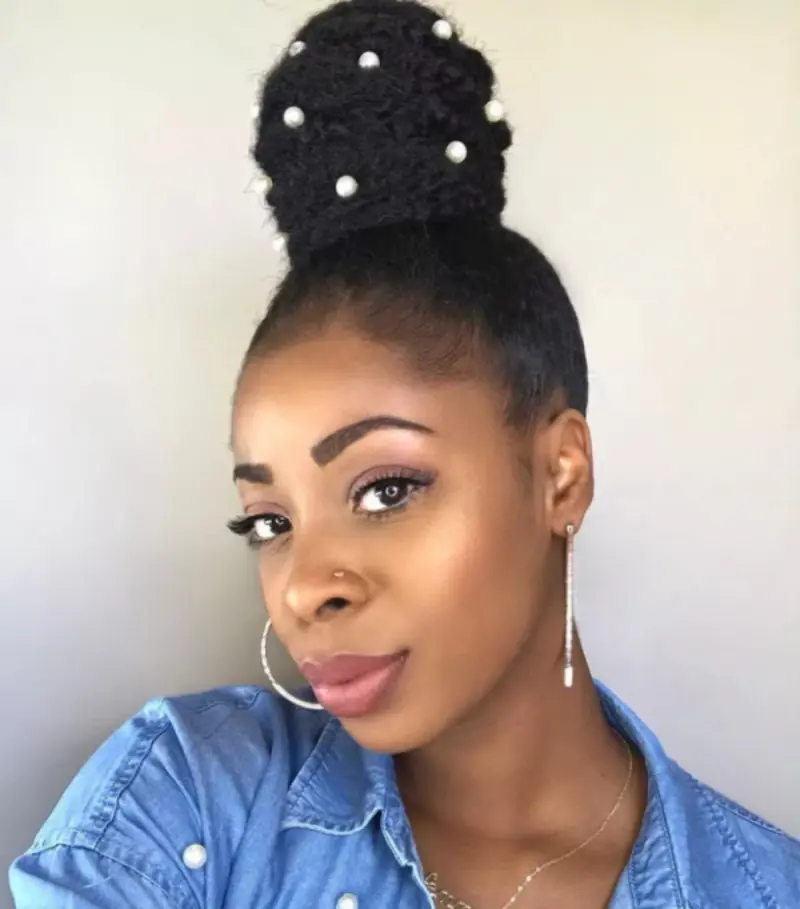  penteado simples para casamento crespo