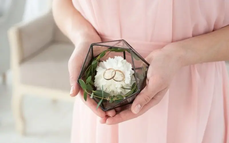 porta aliança geométrico de vidro