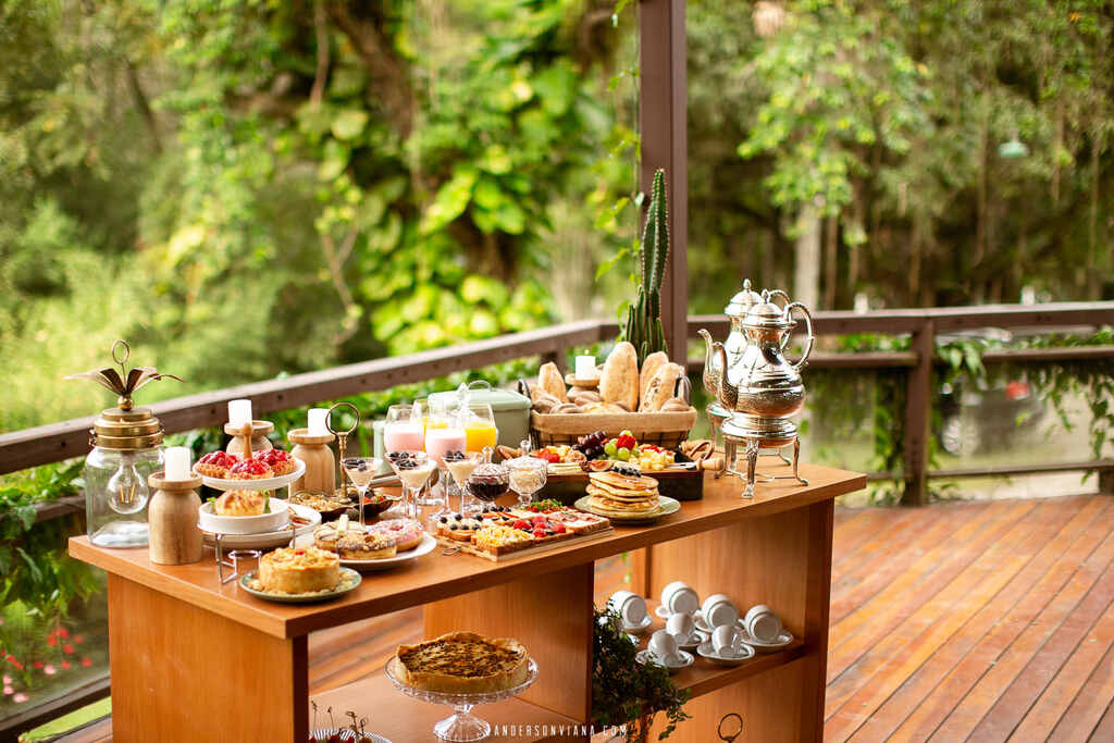 Mesa de um brunch de casamento 