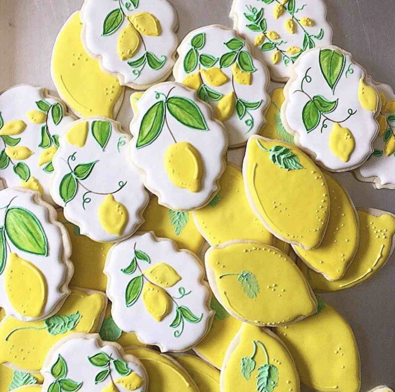 Biscoitos decorados com o desenho de um limão siciliano