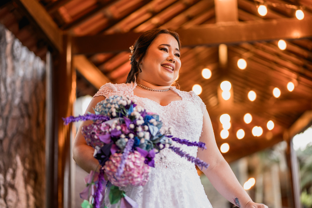 Casamento roxo, geek e com música de anime na cerimônia