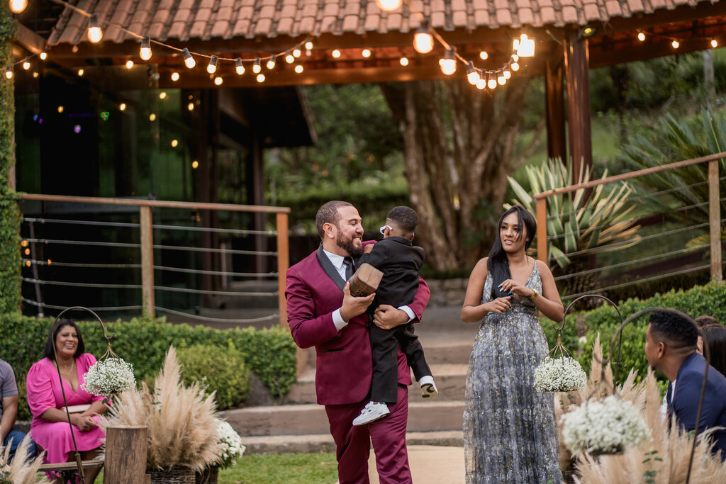 Casamento roxo, geek e com música de anime na cerimônia