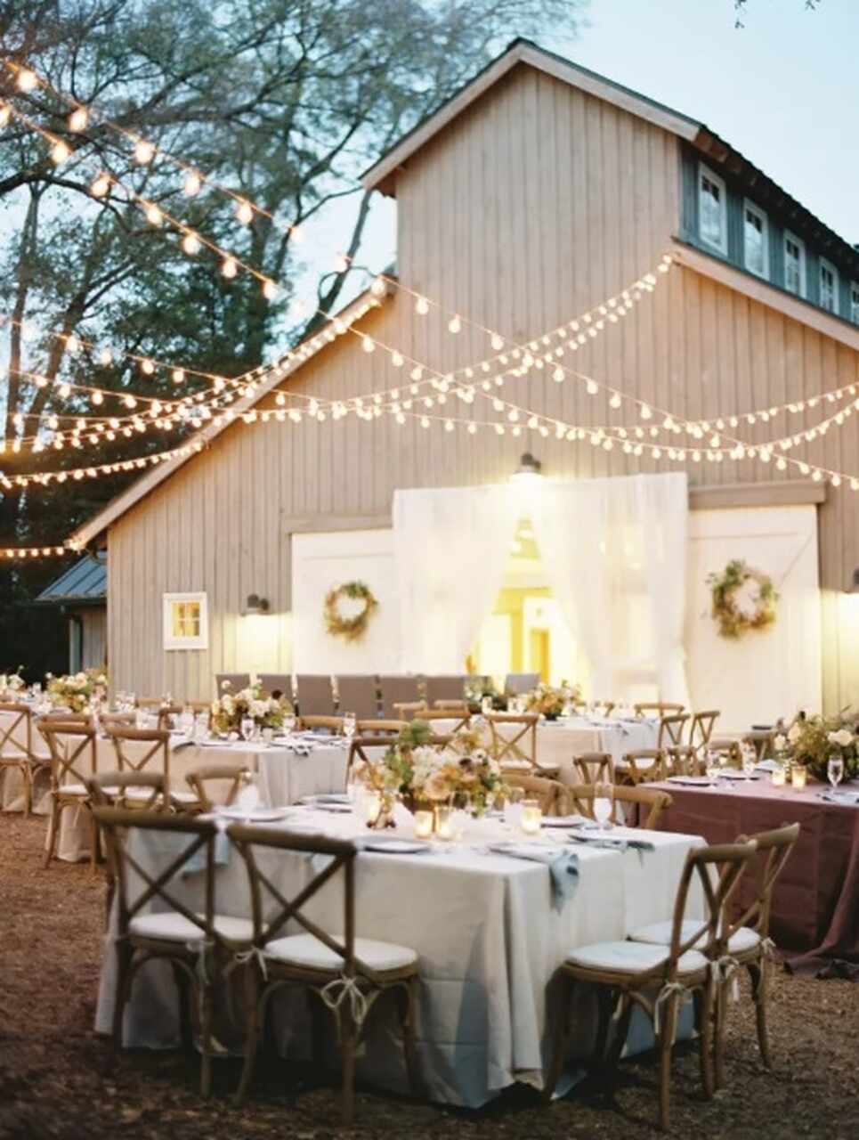 jantar para casamento à noite ao ar livre