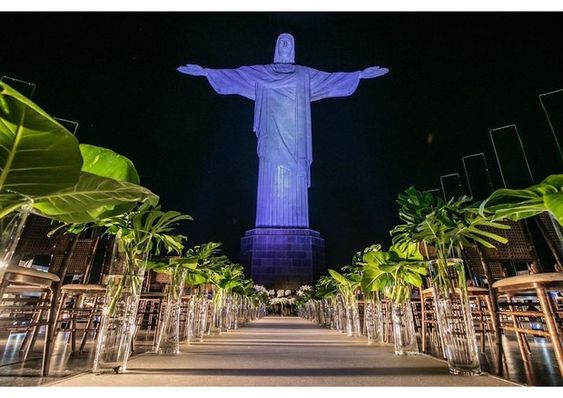 Decoração corredor cerimônia no Cristo Redentor