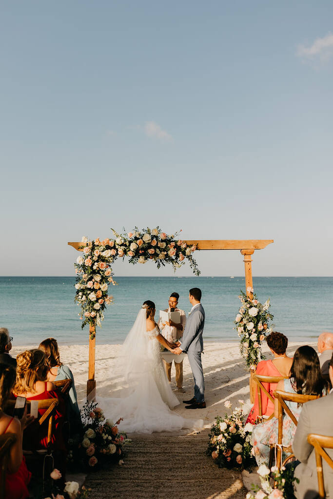 Destination Wedding no Caribe inspira com visual leve