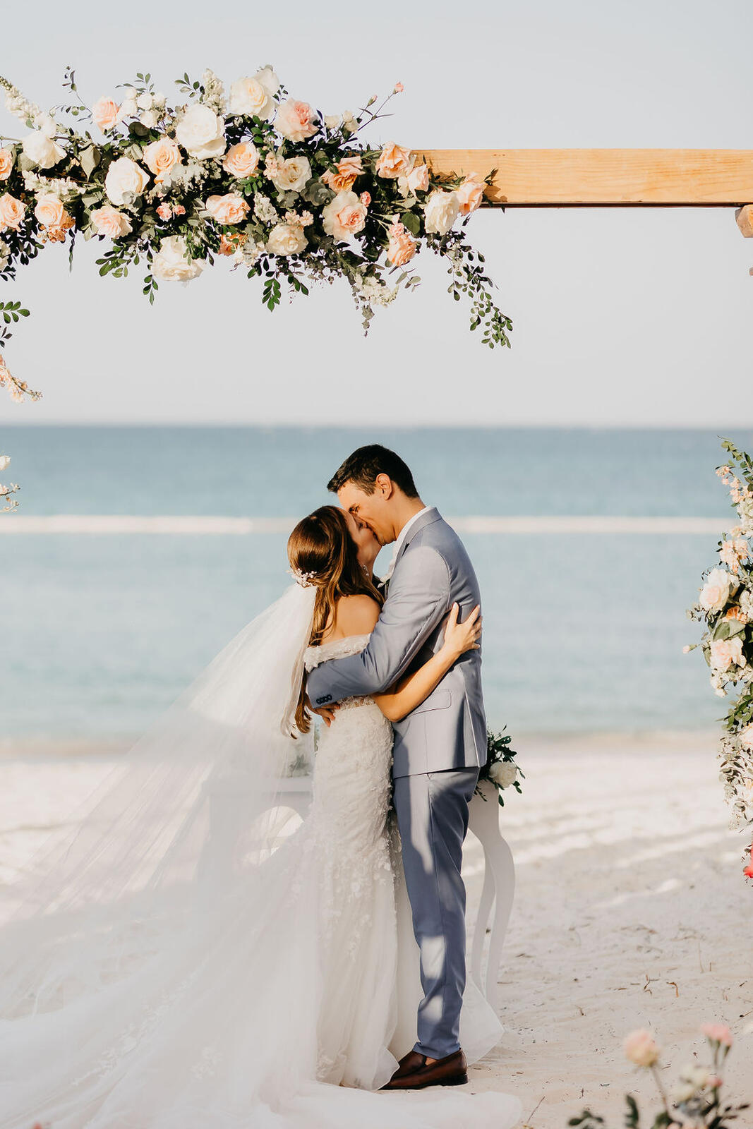 Destination Wedding no Caribe inspira com visual leve