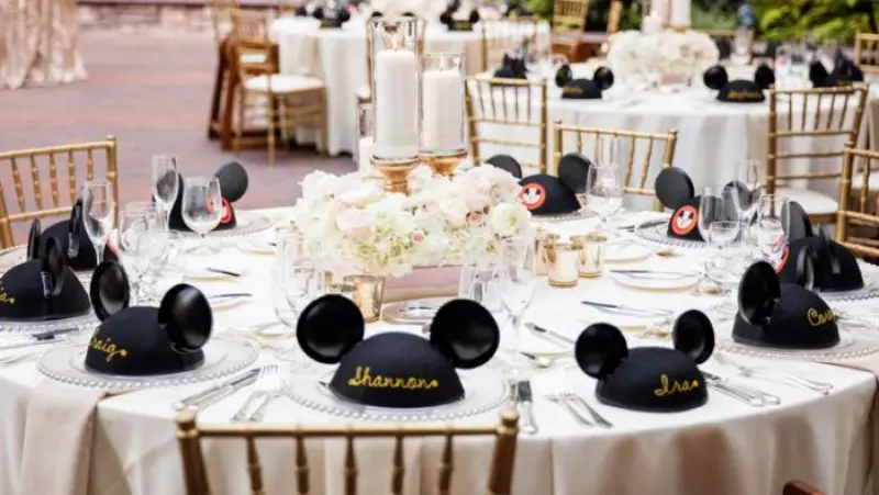 mesa de casamento com tema de disney