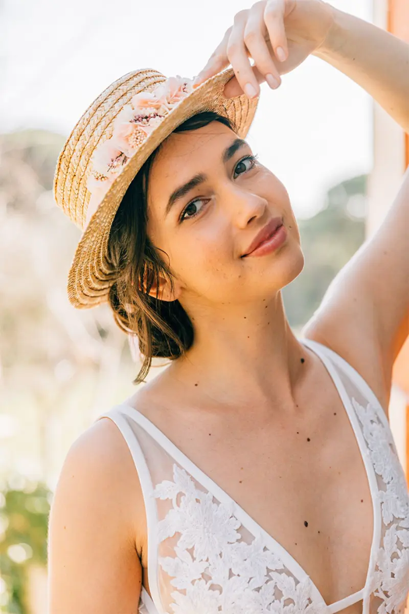 noiva de chapéu canotier