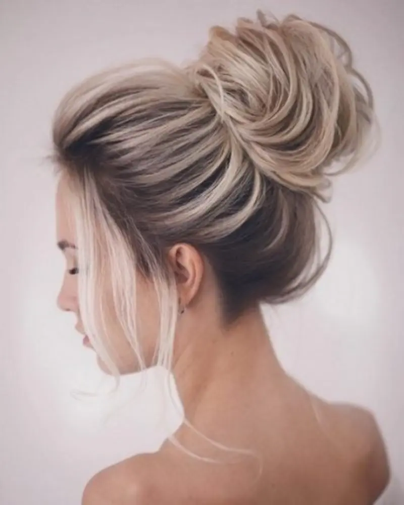 penteado para casamento civil com coque alto despojado