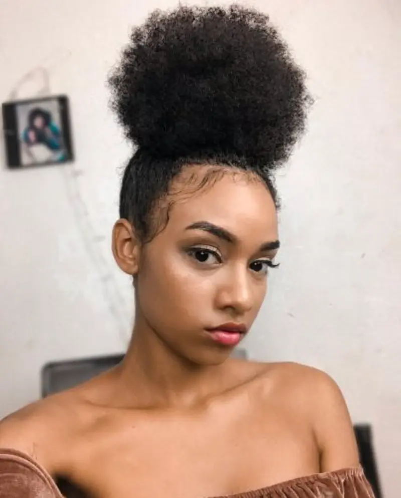  penteados para cabelos crespo com coque alto