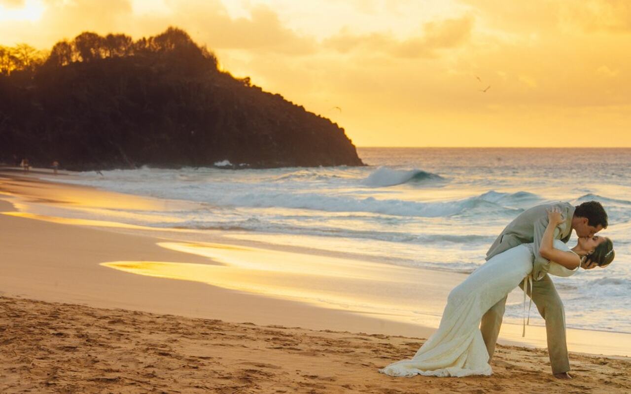 ensaio fotografico noivos ao pôr do sol em Fernando de Noronha