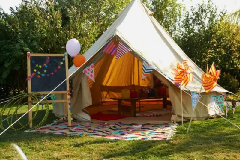 tenda para cantinho das crianças no casamento