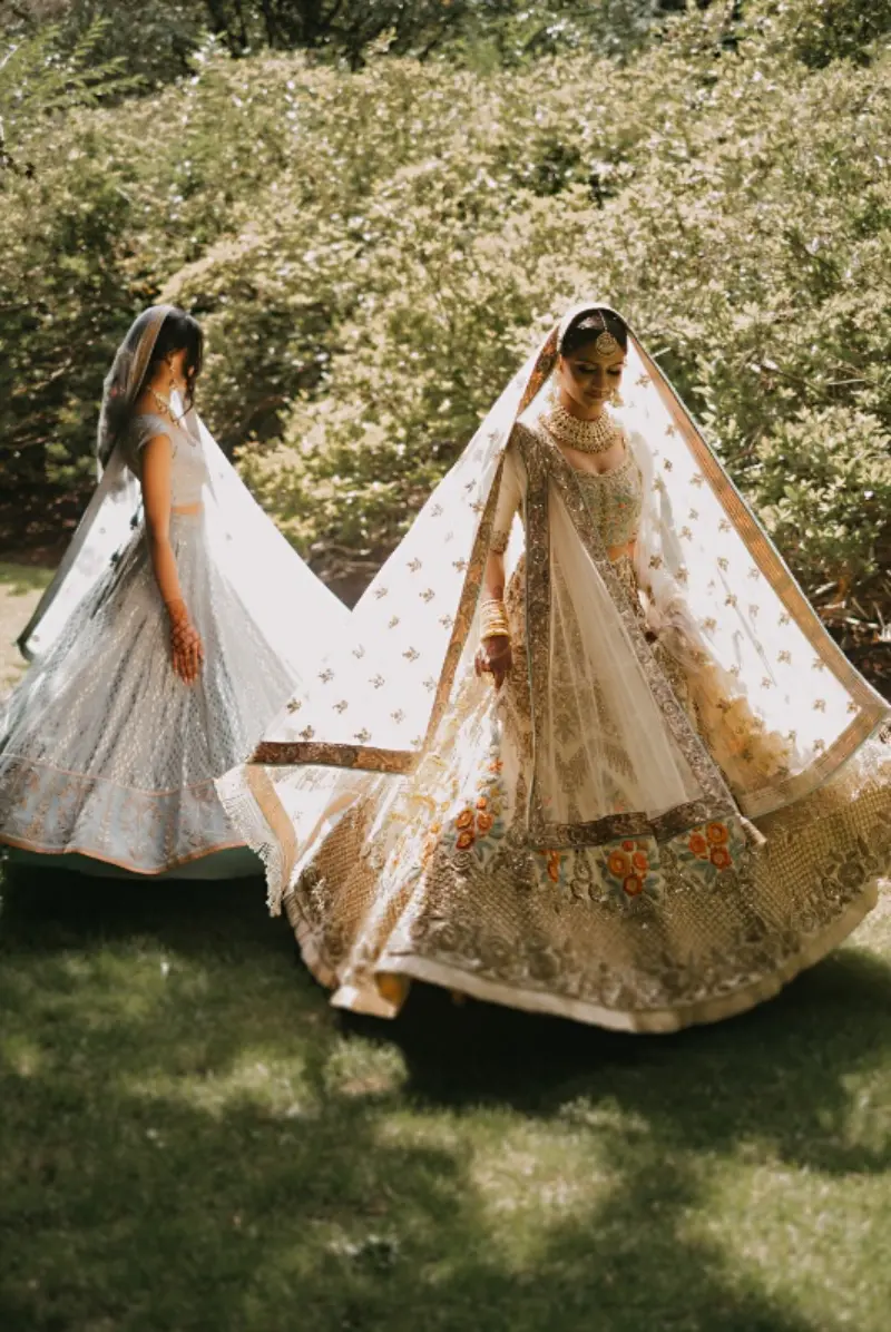noivas com vestido indianos
