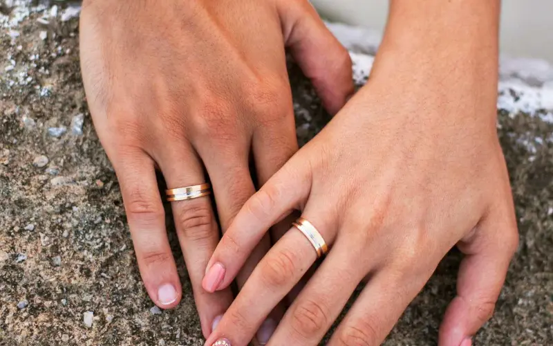 aliança de casamento grossa