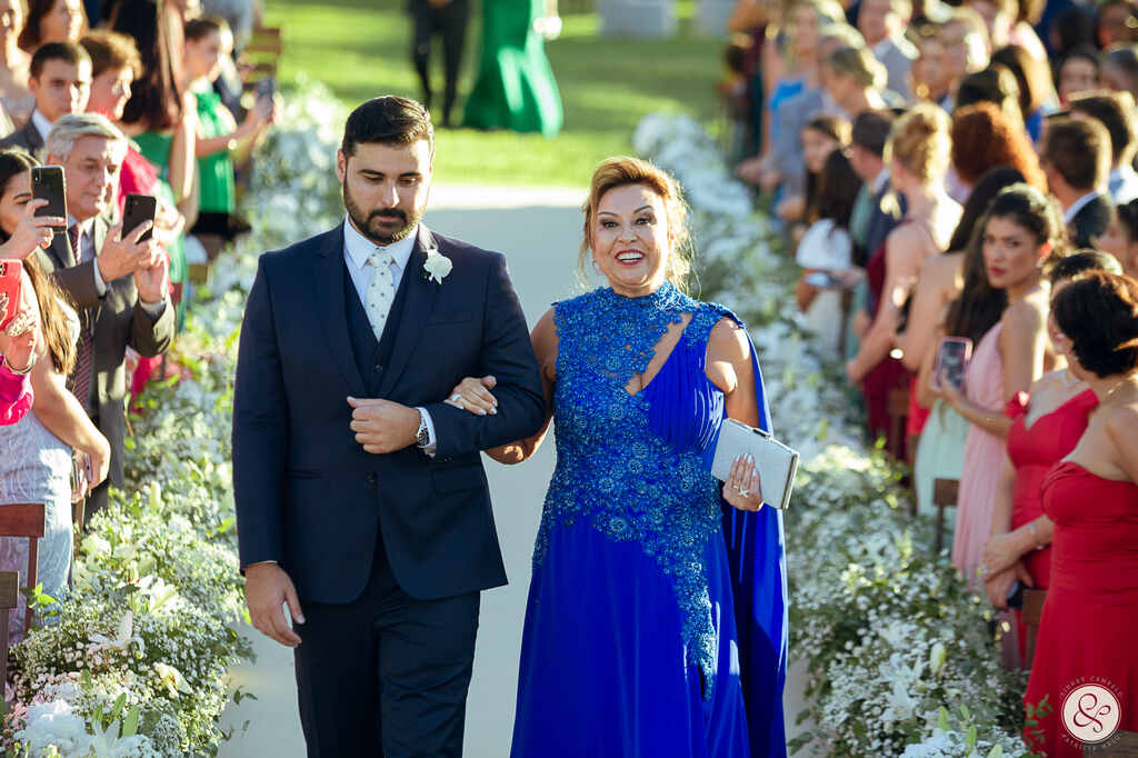 Casamento inova com show de fogos, mágica e churrasco em Minas